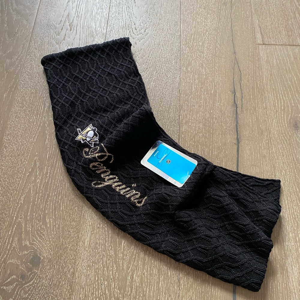 Reebok NHL Pittsburgh Penguins infinity scarf